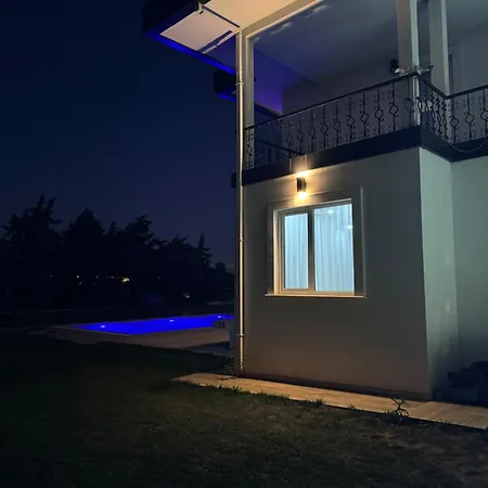 Lueks Villa *